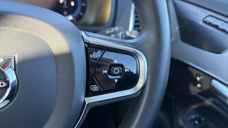 Volvo XC90 2.0 B5D [235] Plus Dark 5dr AWD Geartronic Diesel Estate